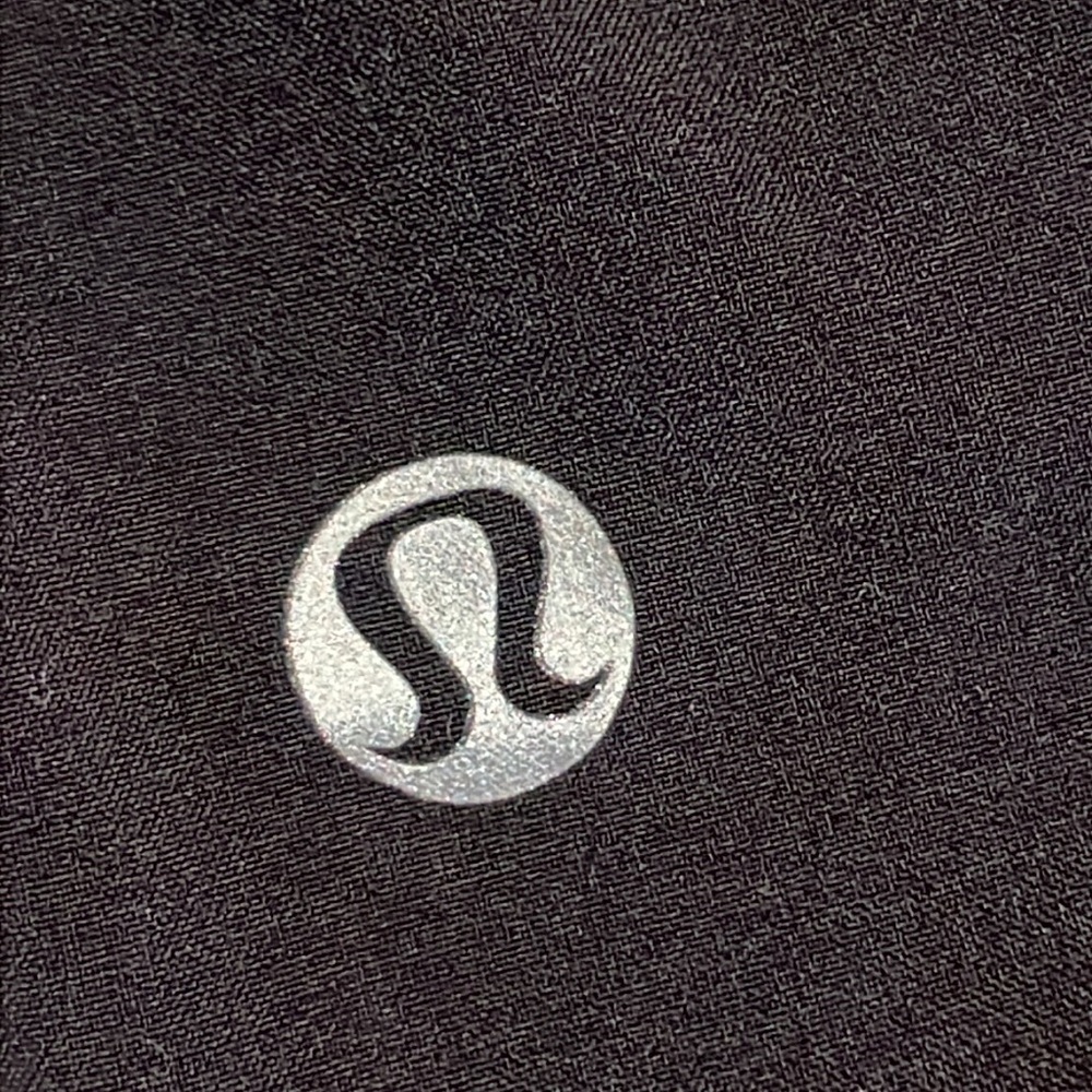 Like-new Lululemon Speed Up shorts 2.5” - Picture 5 of 8